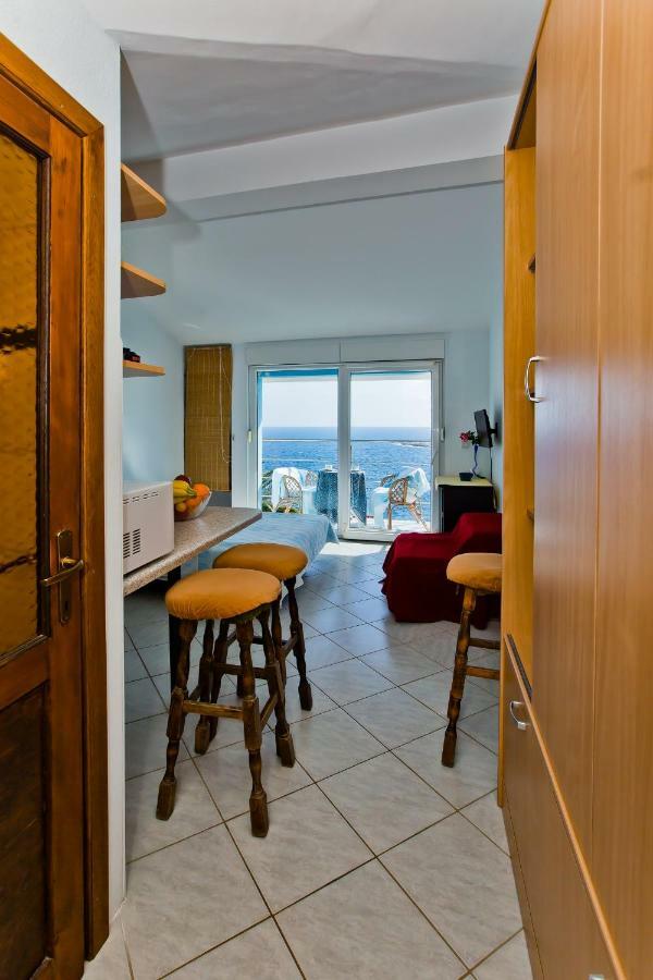 Apartments Cloud Хвар Экстерьер фото